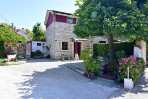 Tolle Wohnung in Zambratija mit Terrasse und Neben dem Strand
